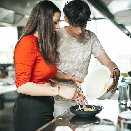 Next House אכסניה