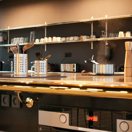 Next House אכסניה *